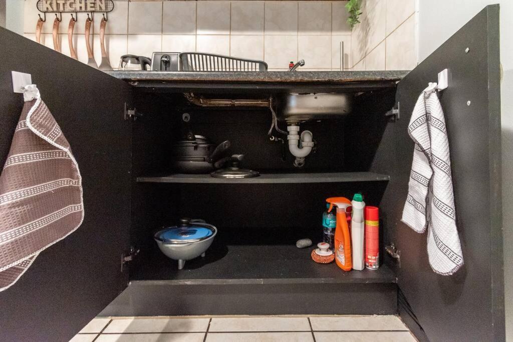 The Square 135- Studio With Free Parking, Pool & Gym Access Apartment Cape Town Exterior photo