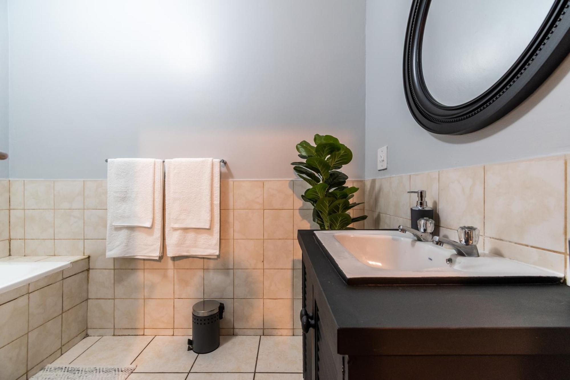 The Square 135- Studio With Free Parking, Pool & Gym Access Apartment Cape Town Exterior photo