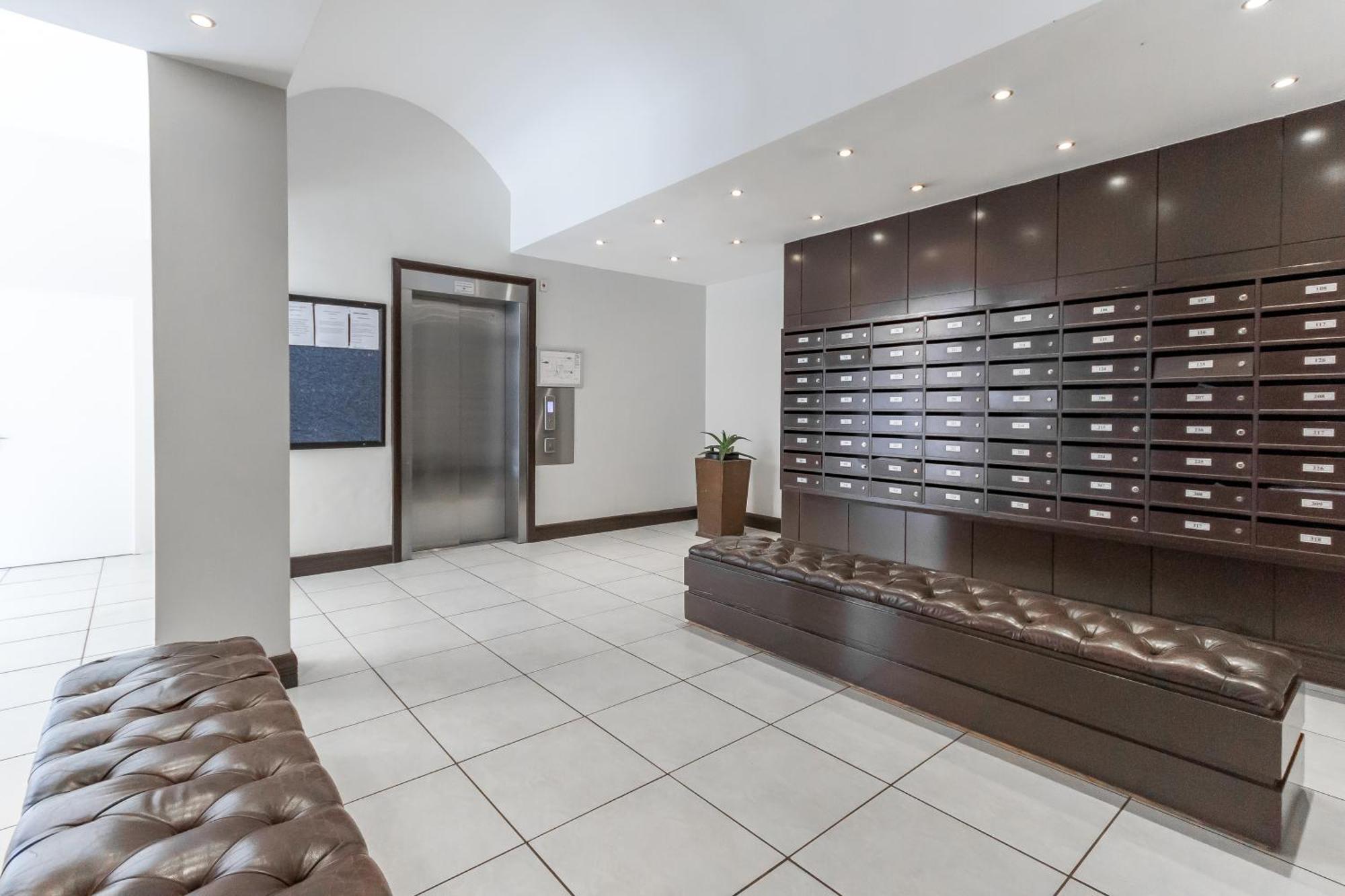 The Square 135- Studio With Free Parking, Pool & Gym Access Apartment Cape Town Exterior photo