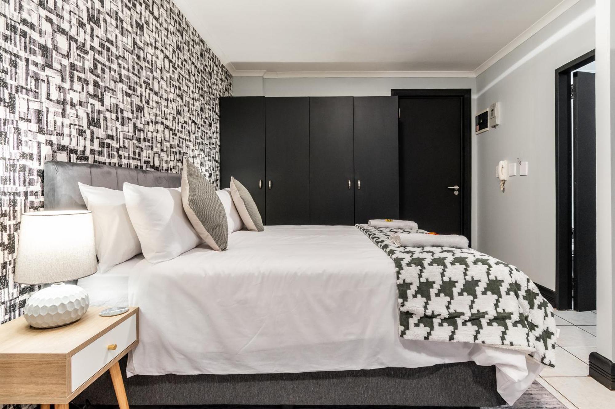 The Square 135- Studio With Free Parking, Pool & Gym Access Apartment Cape Town Exterior photo
