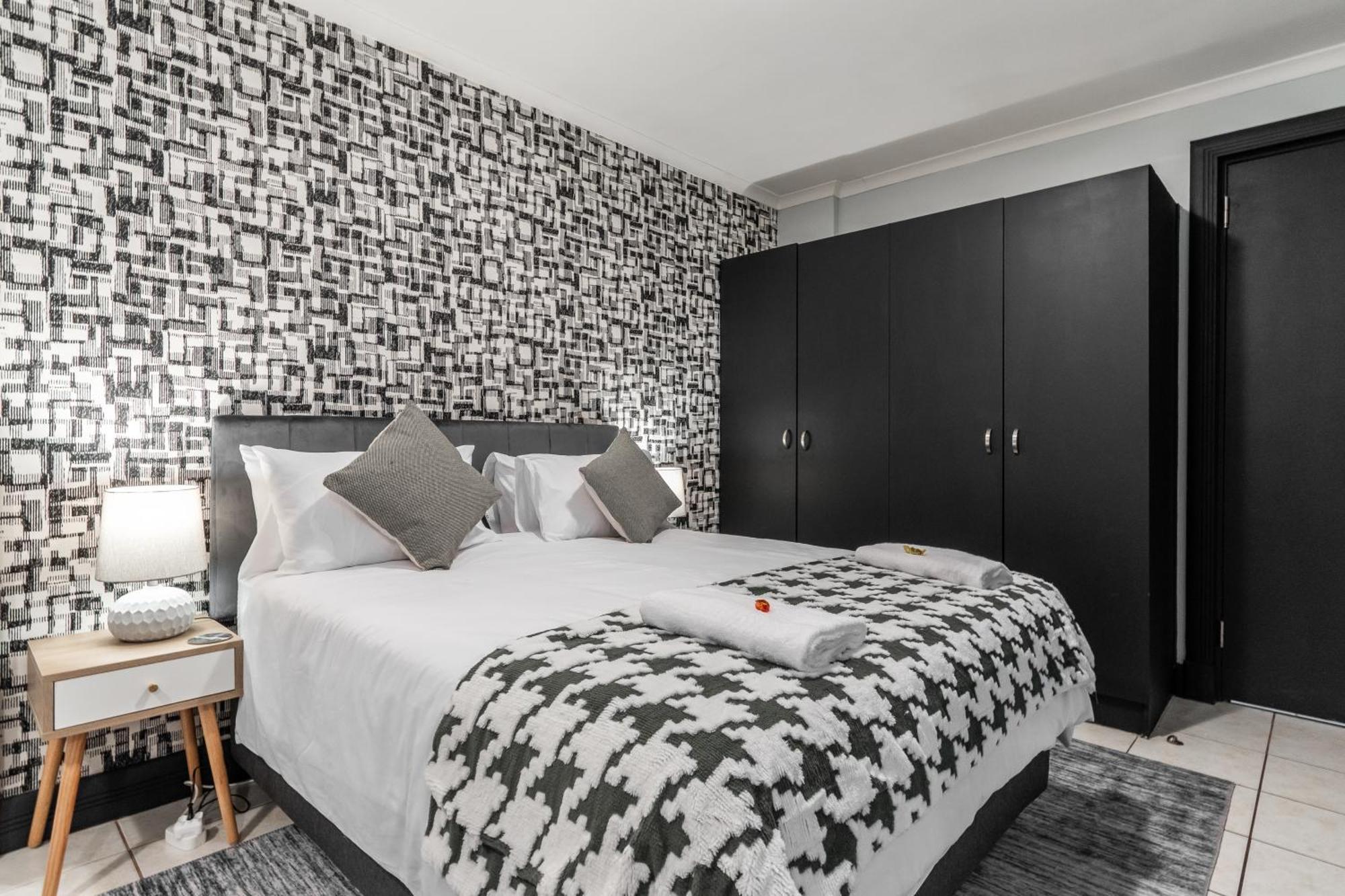 The Square 135- Studio With Free Parking, Pool & Gym Access Apartment Cape Town Exterior photo
